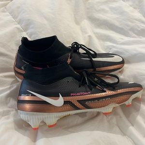 Youth soccer cleats